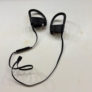 Beats Wireless Earbuds with charger and case